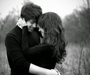 Black-and-white-effect-romantic-couple-hugs-300x250
